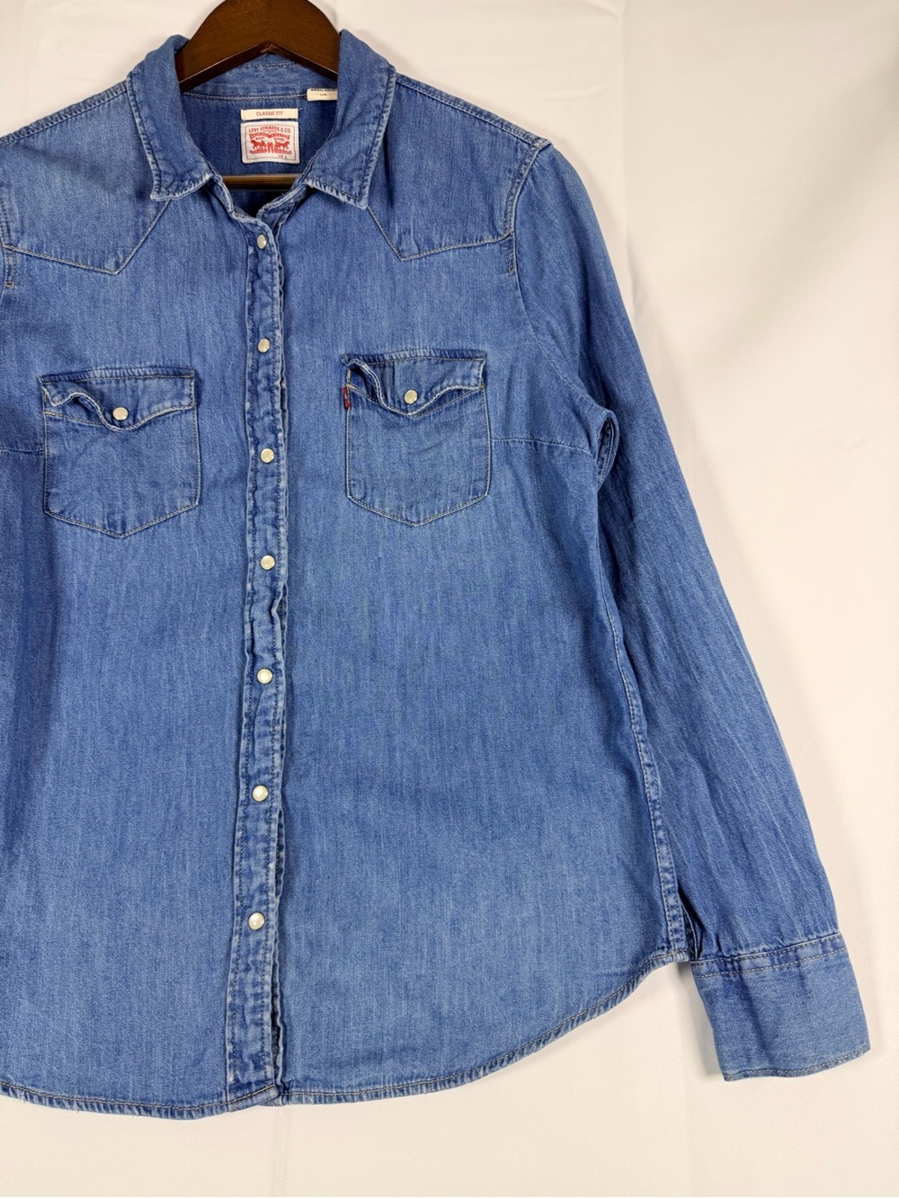 LEVI’S Women’s Size L Shirt Top Denim Jean Pearl Snap Western Style Red Tab - Picture 3 of 16